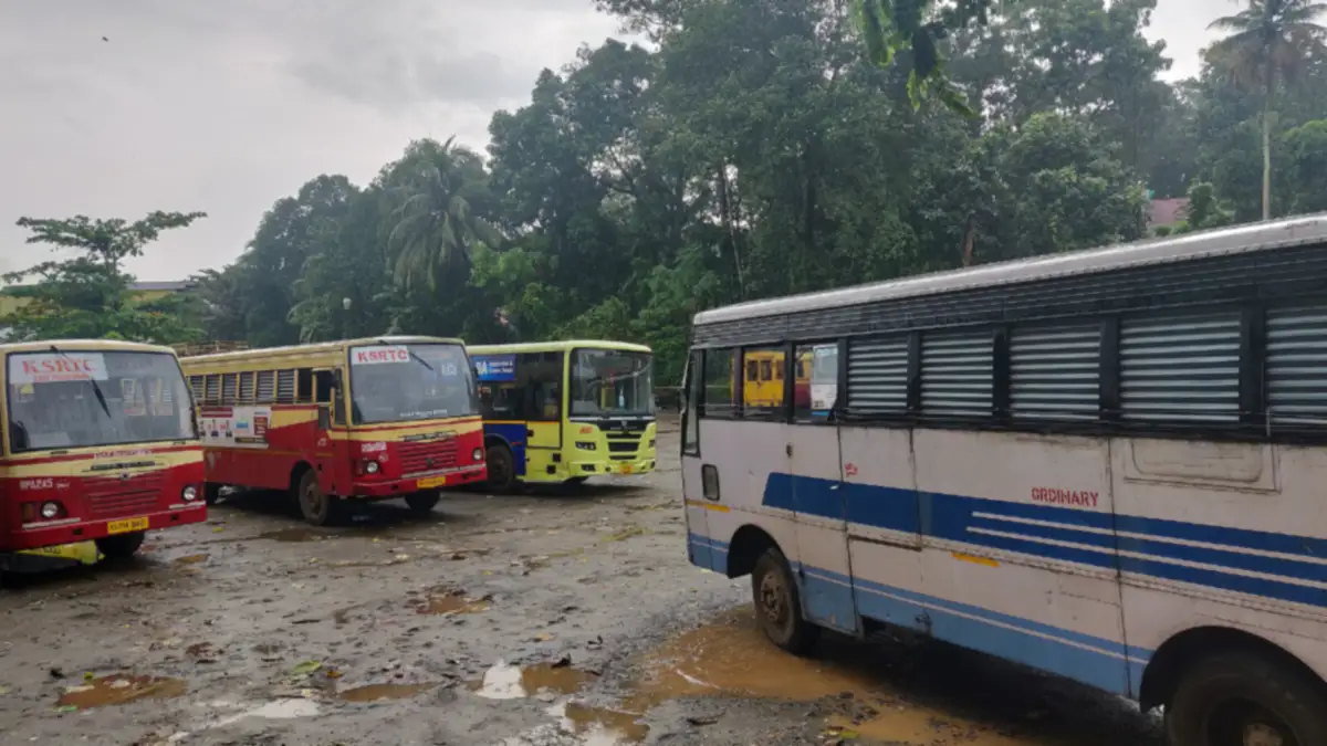മഴയിൽ KSRTC ബസ് സ്റ്റാൻഡ്