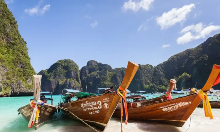 Thailand visa for Indians – ഫി ഫി ദ്വീപിലെ ലോംഗ്ടെയിൽ ബോട്ടുകൾ